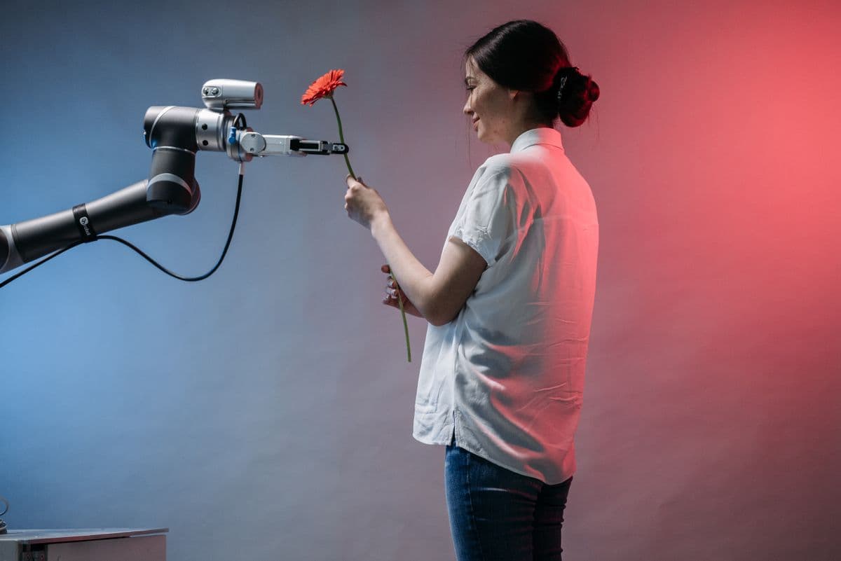 Robot arm learning from human expert demonstration in imitation learning training data collection session